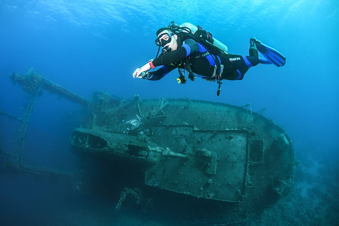 Buceo en Pecios o y Barcos Hundidos Buen Azul